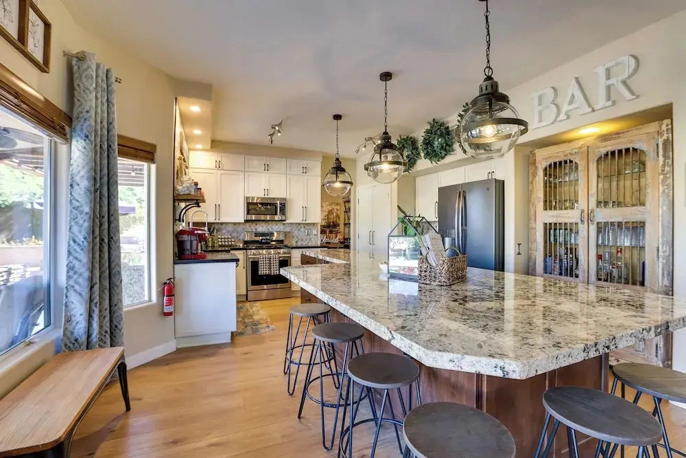 Outdoor Kitchen & Pool: Cave Creek Getaway