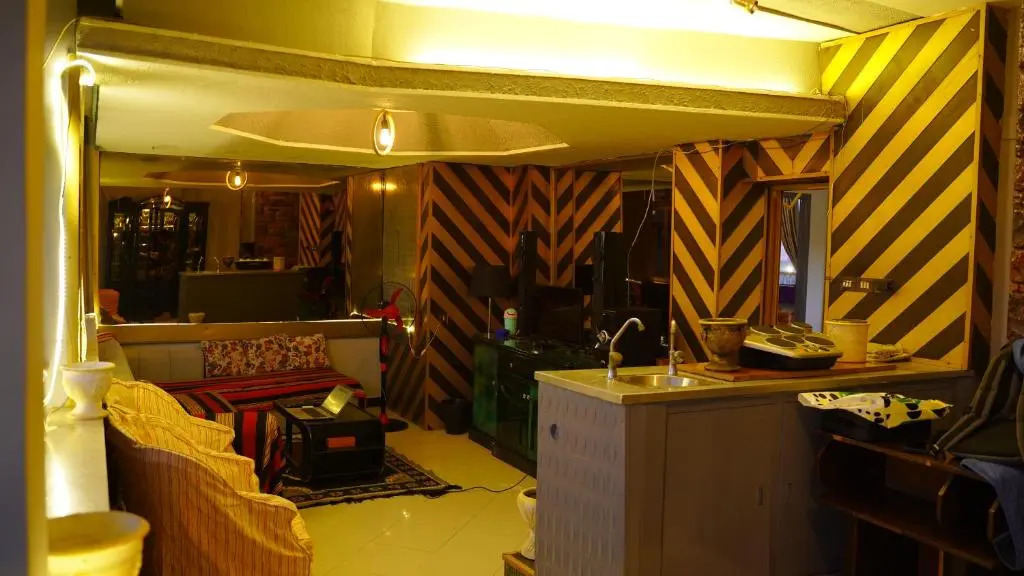 Spacious 2 Bedroom Apt Viewing the Holy Nile
