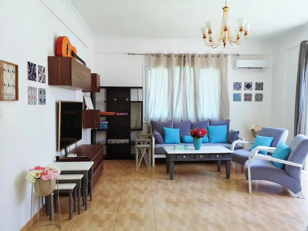 Coral Bay Villa .5 bedrooms.1 minute walk to the beach