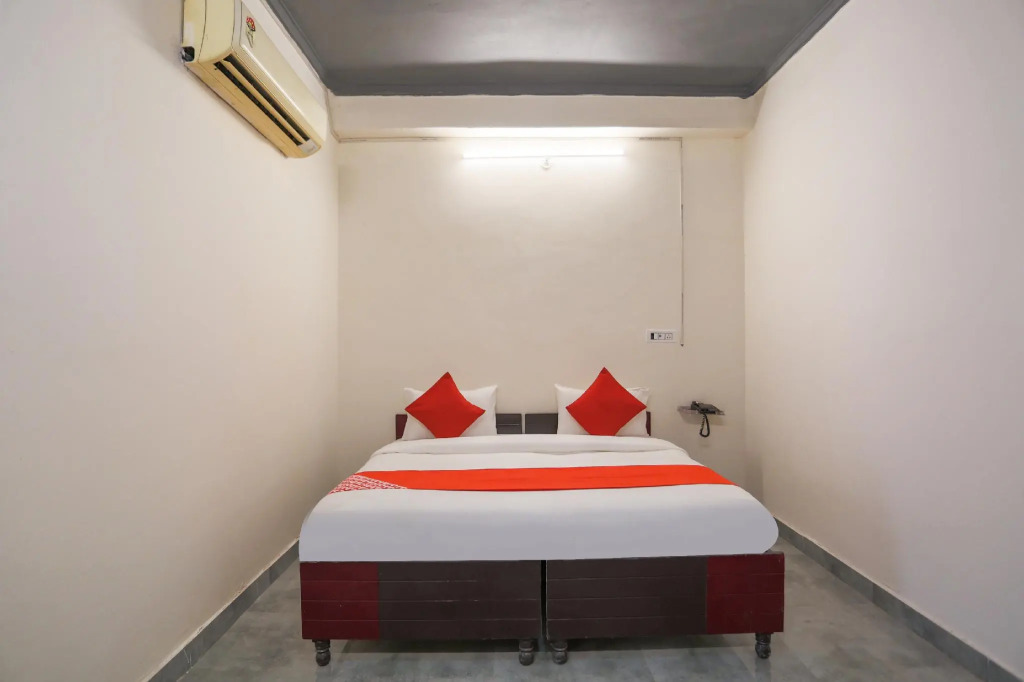 OYO 73928 Classic Residency