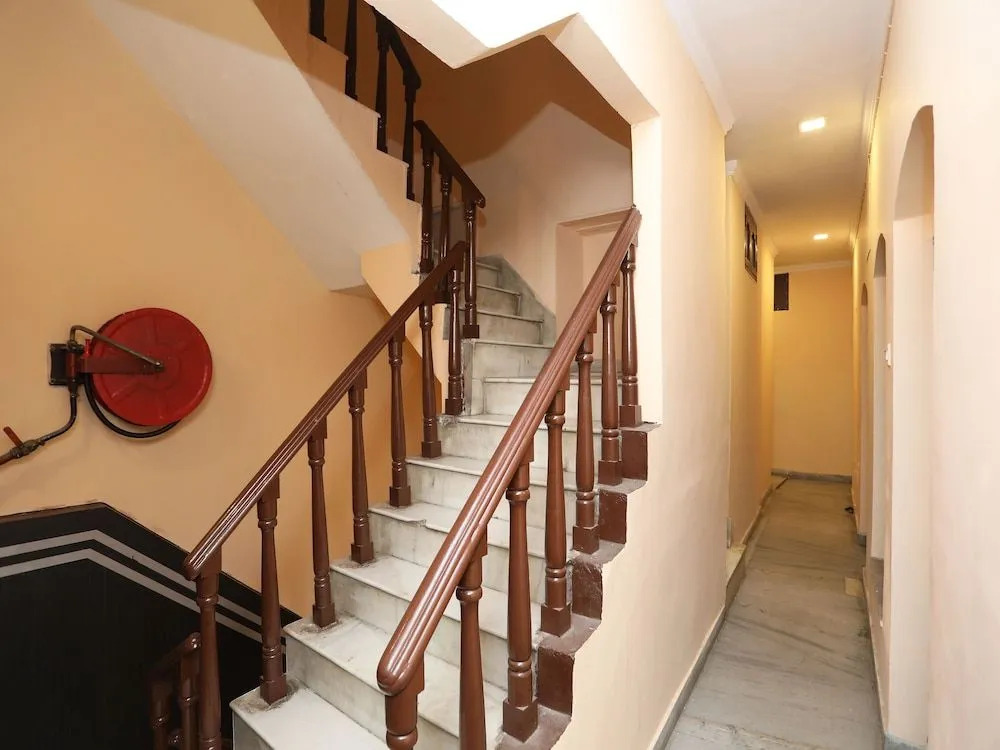 OYO 2360 Hotel Raviz Inn