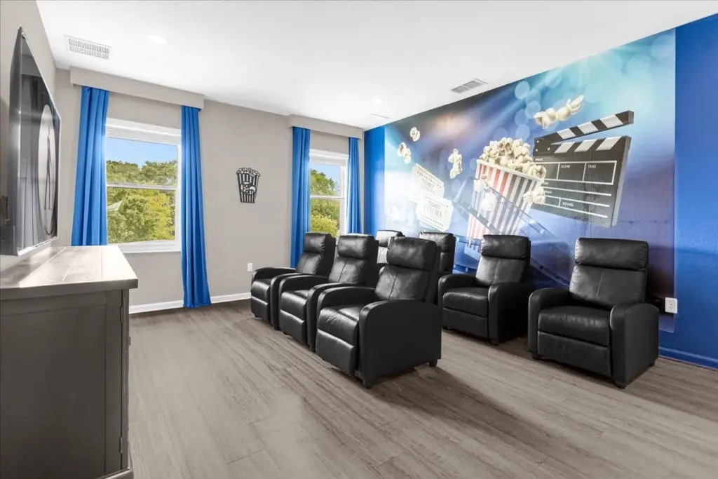 6 Bedrooms / 5 Bathrooms / Solterra (5220 OA), Davenport, US