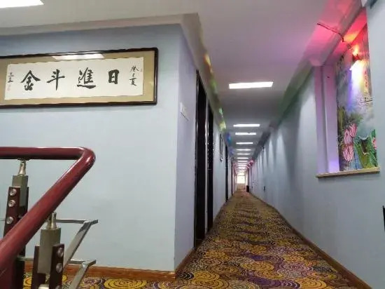 6 Plus 1 Fashion Hotel