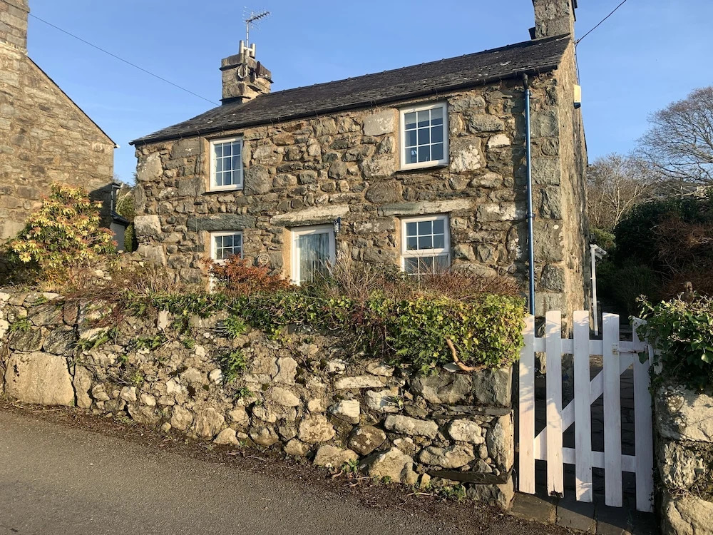 Sea view cottage walk to beach dog friendly
