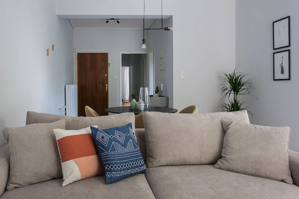 Pleasant 2BR Apartment near HELEXPO