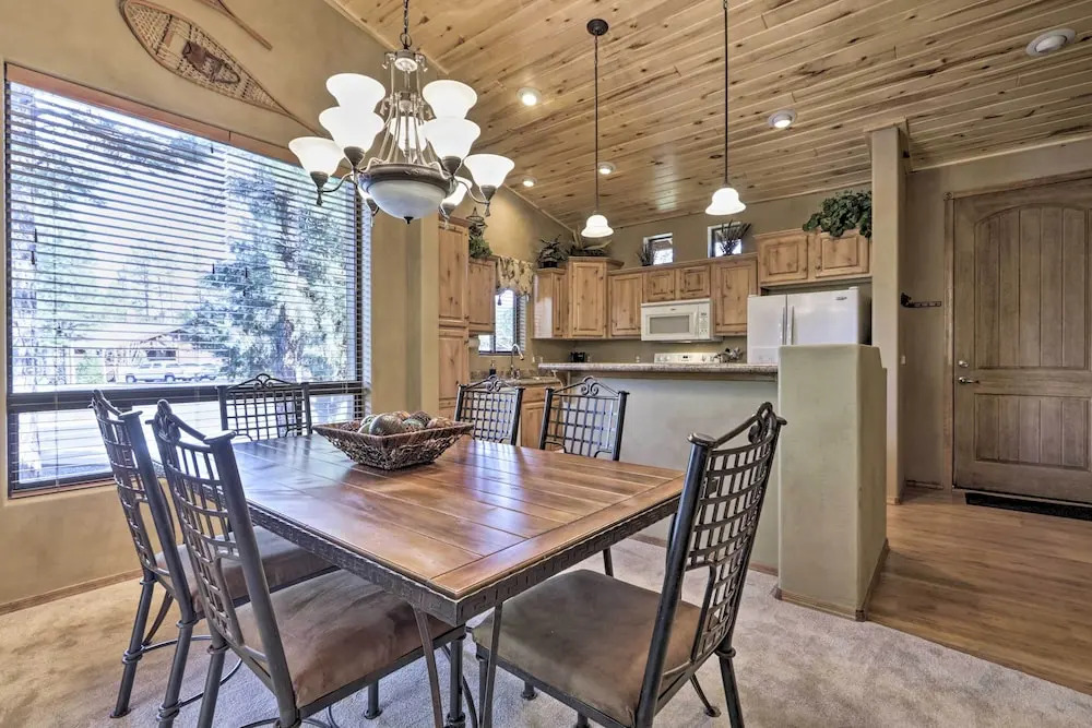 4 Mi to Fool Hollow Lake: Cabin w/ Tranquil Deck