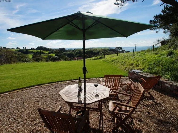 Holiday Home Cae Cwpwl