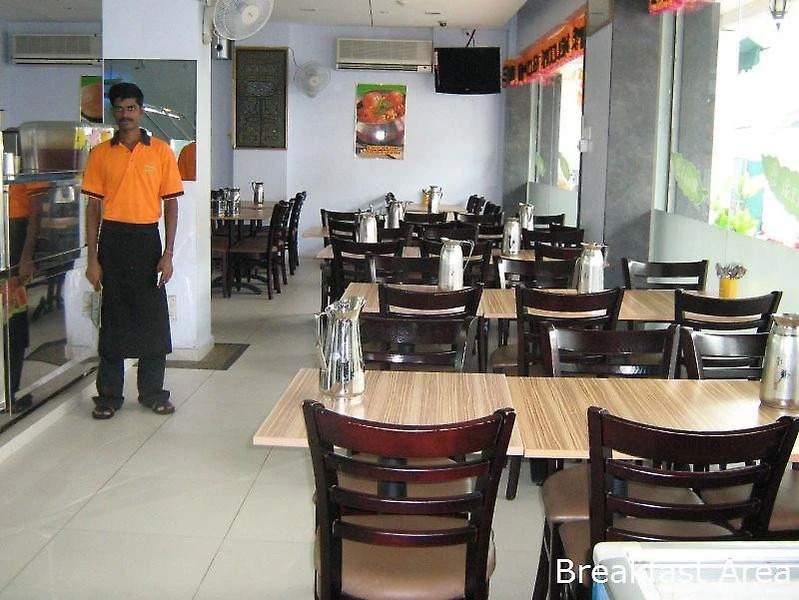 RedDoorz Premium @ Serangoon (SG Clean, Staycation Approved)