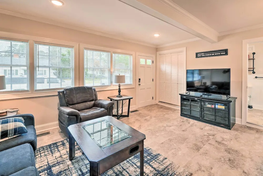 New Bern Retreat w/ Fire Pit ~ 1 Mi to Dtwn!
