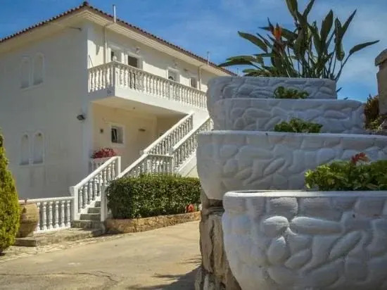 Villaggio Studios & Apartments