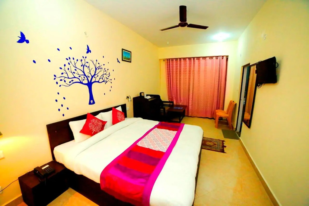 Hotel Avlokan - Near Kainchi Dham Mandir