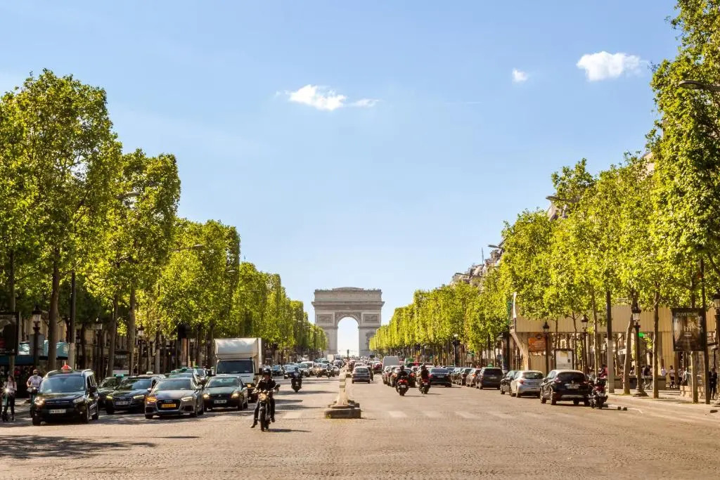 Luxury 4 Bedroom 2.5 Bathroom Apartment - Champs Elysees - With AC