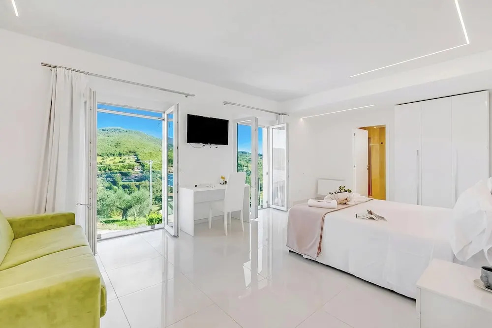 Villa Chimera White 16 with Pool & Gym