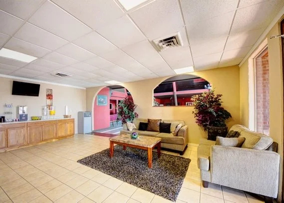 American Best Inn By OYO I-35 Perry near Lake McMurtry