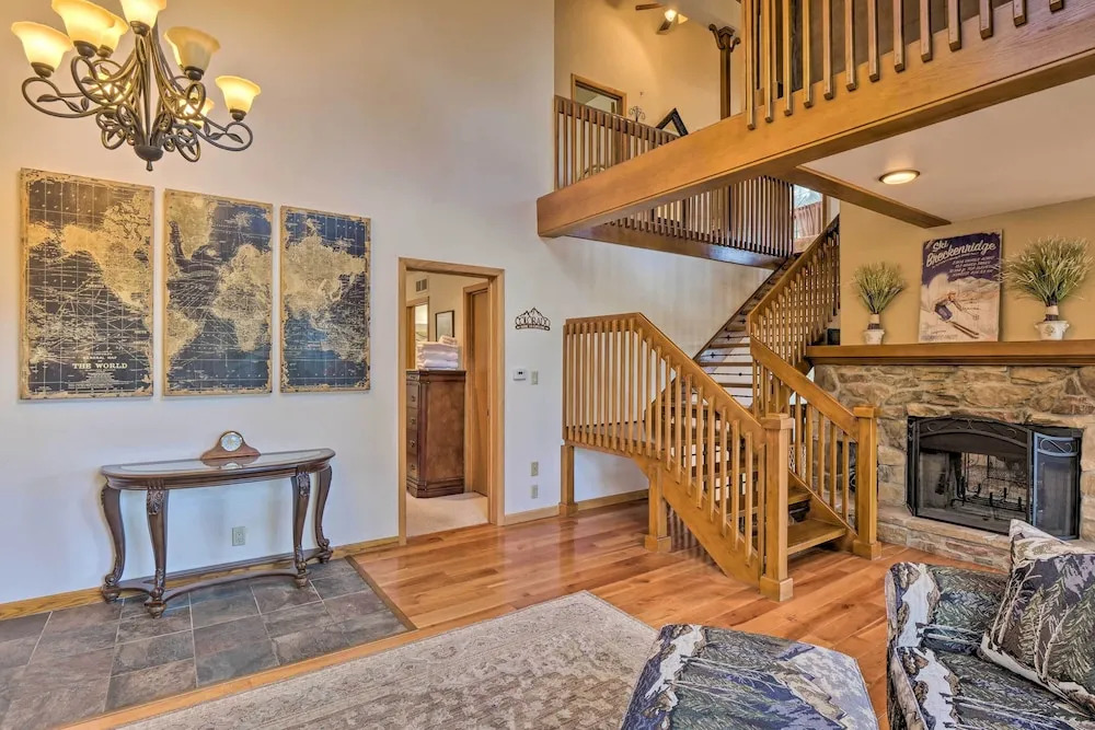 Expansive Mountain Retreat w/ Views of Pikes Peak!