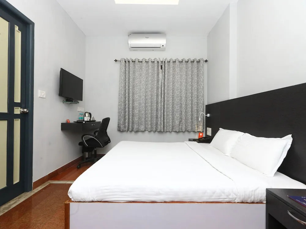 OYO 9655 Hotel Grace Residency