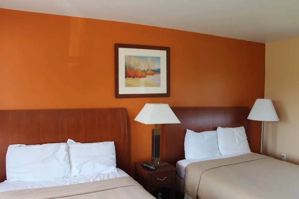 Huron Coast Inn