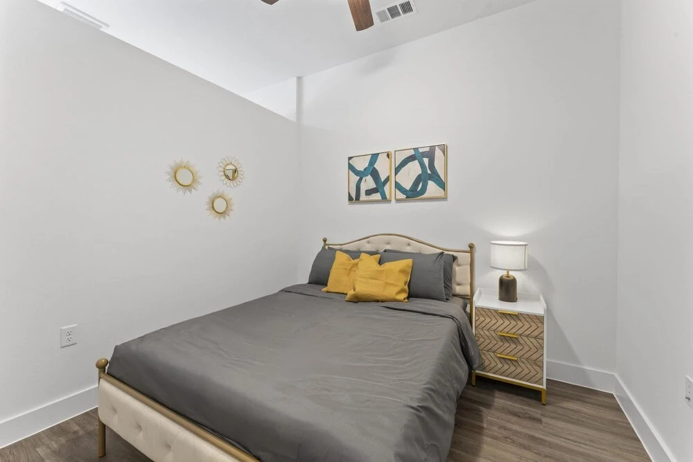 Boho Soco 1BR Queen Suite w Gympickleballlaundry