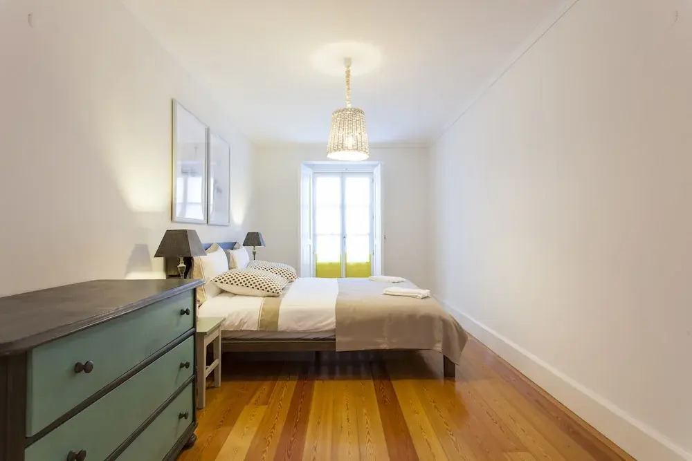 JOIVY Spacious 3BR home w/balcony in Baixa, nearby Lisbon Cathedral