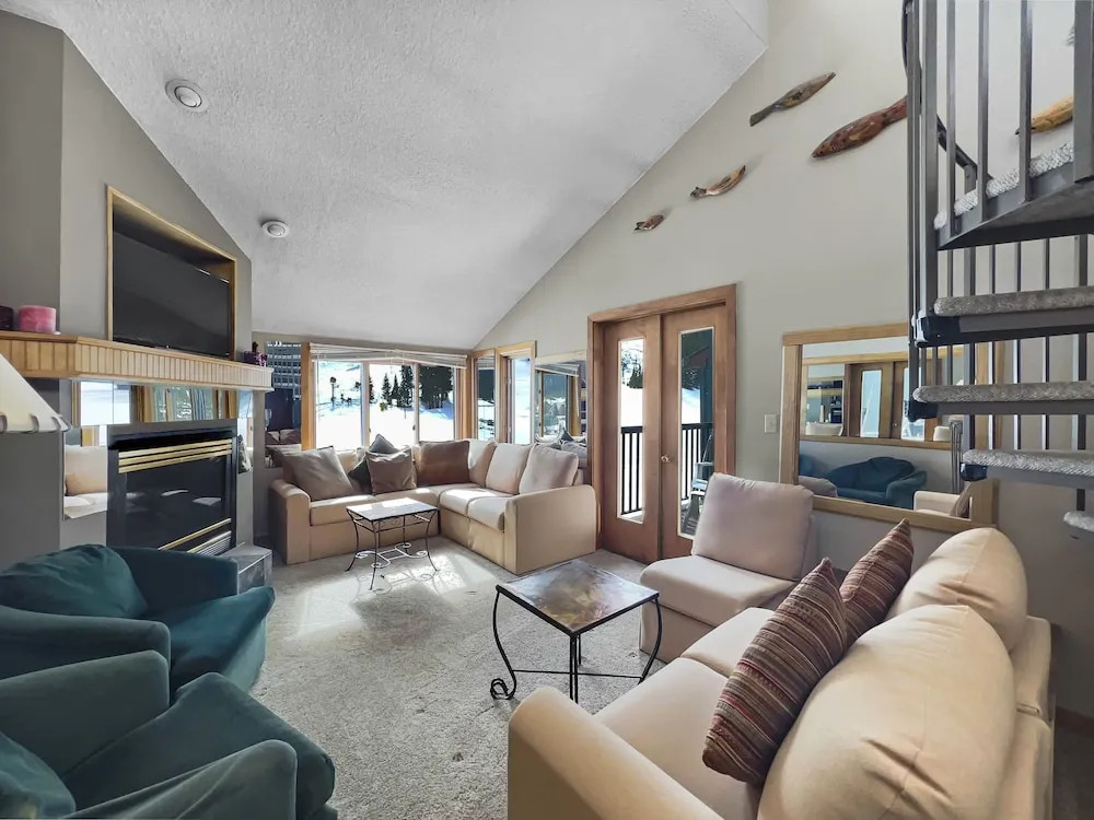 Pet Friendly Ski-In Ski-Out Right By The Lift and Golf Course - FP310 by Redawning