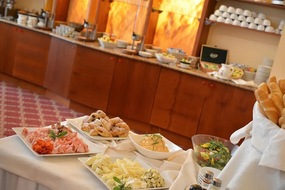 Maxmilian Lifestyle Resort