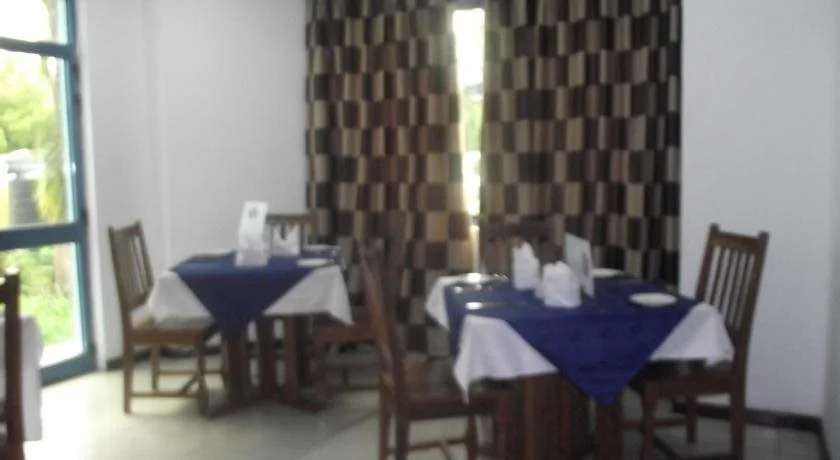 Hifadhi Hotel
