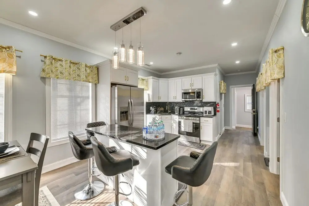 Walk to Park: Modern Apt 2 Mi to Union College!