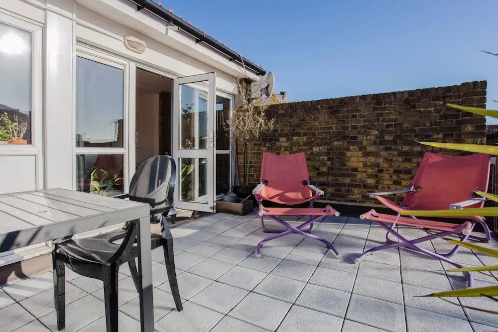 2 Bedroom Flat in Whitechapel with Large Balcony