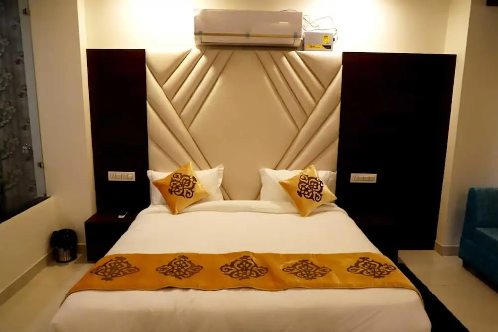 Vibhav Grand