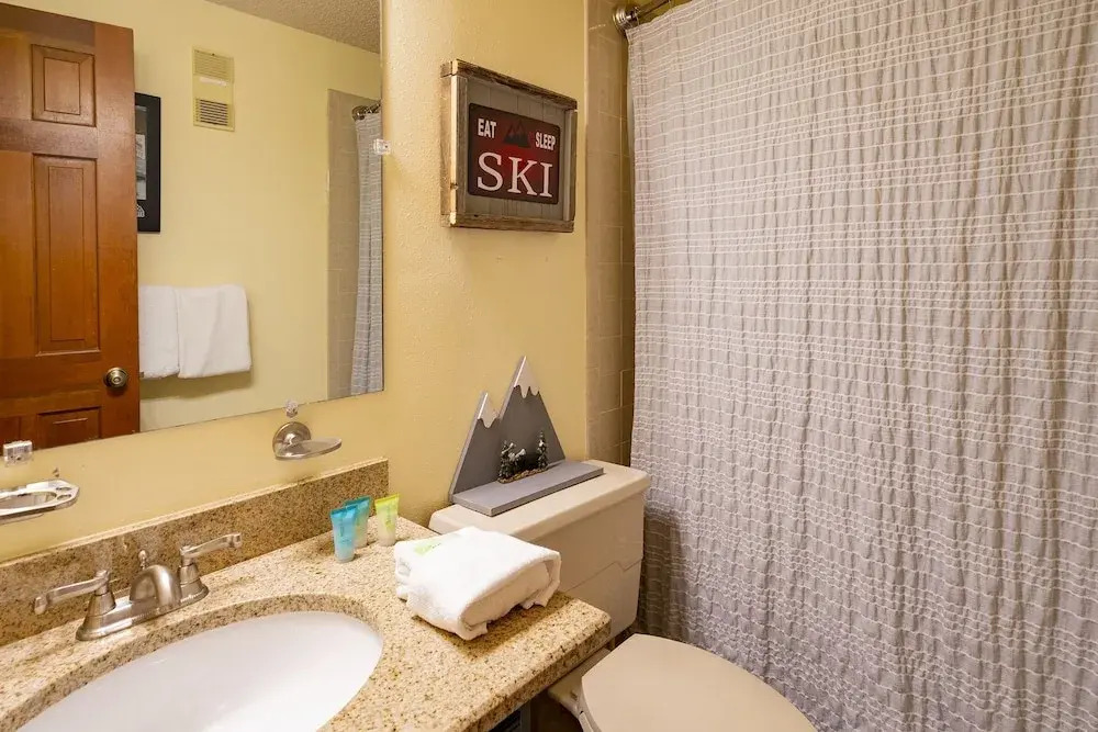 Phoenix 208 4 Bedroom Townhouse by RedAwning