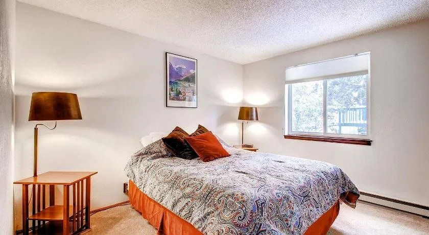 Mark IX 9 by Peak Property