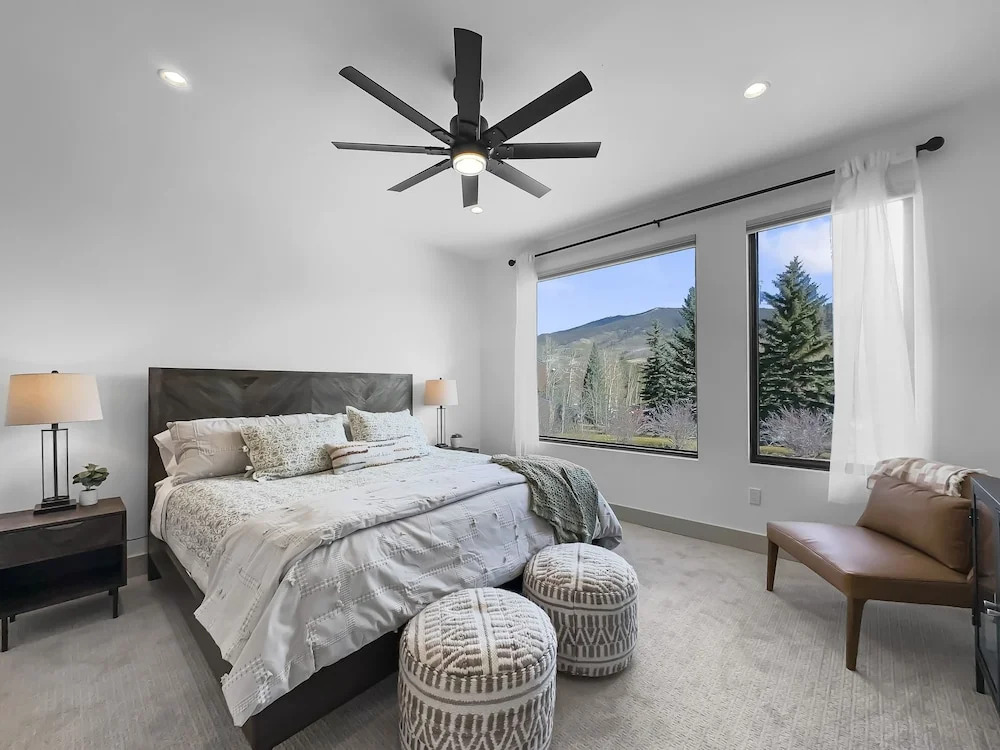 541 Center Circle 3br 3.5ba 3 Bedroom Townhouse by RedAwning