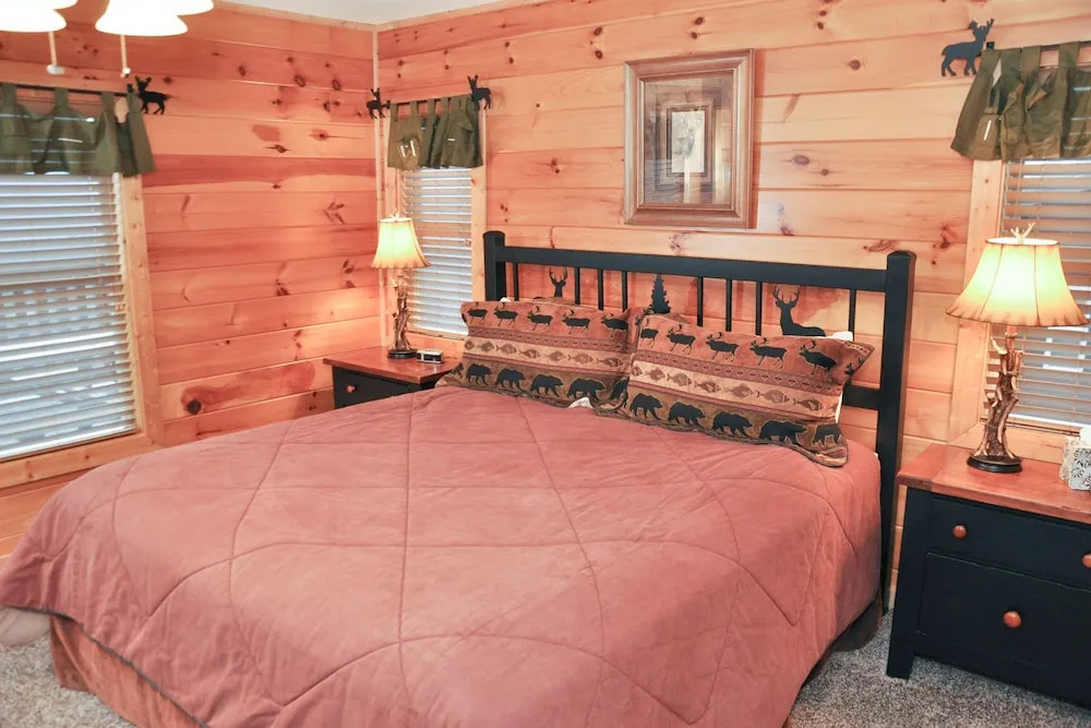 SUNSET POINTE - 5 Br Cabin