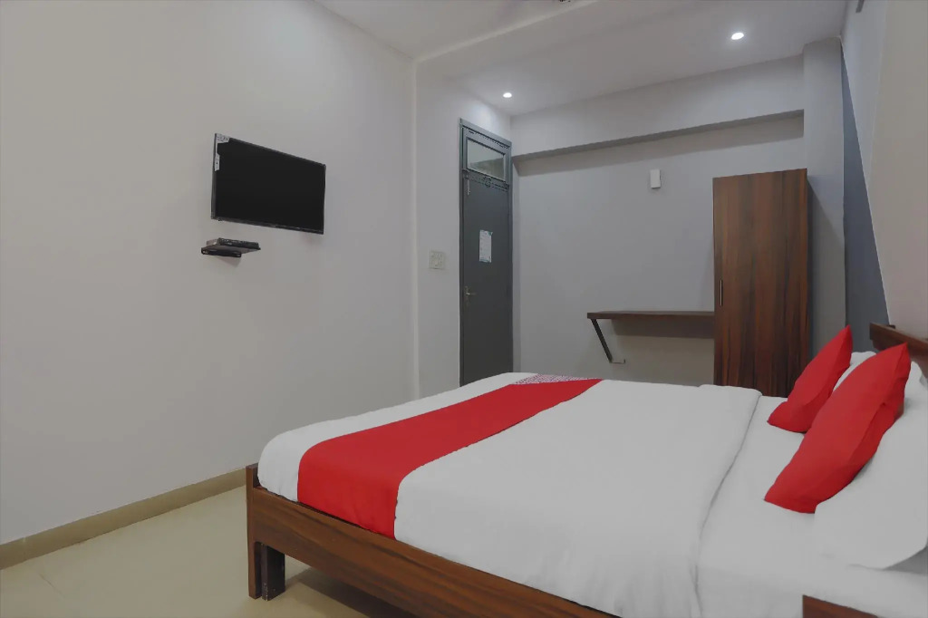 Taj Highway Hotel by OYO Rooms