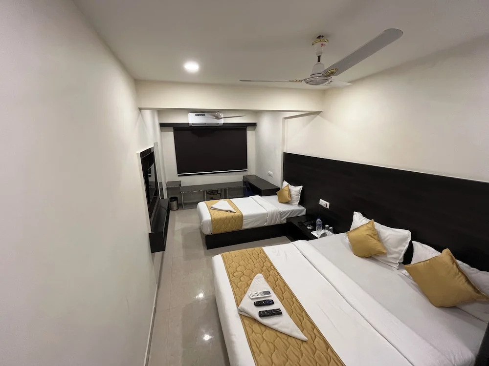 Hotel Wind Flower Regency - Near Kokilaben Hospital