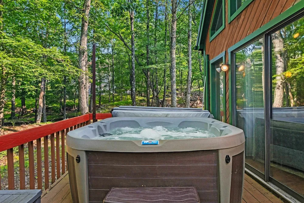 Lakefront Escape w Hot Tub Sauna Game Room