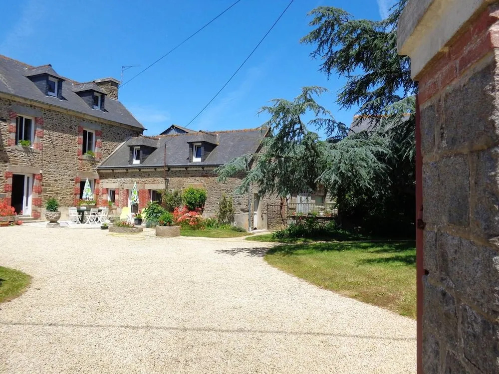 House With 3 Bedrooms in Pordic, With Furnished Garden and Wifi - 2 km