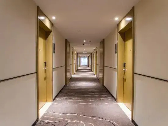 Season flower HOTEL (Yulin Hongjin Mall Branch)