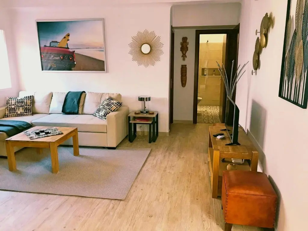 Quiet 3-bedroom house near Town Hall & Centre