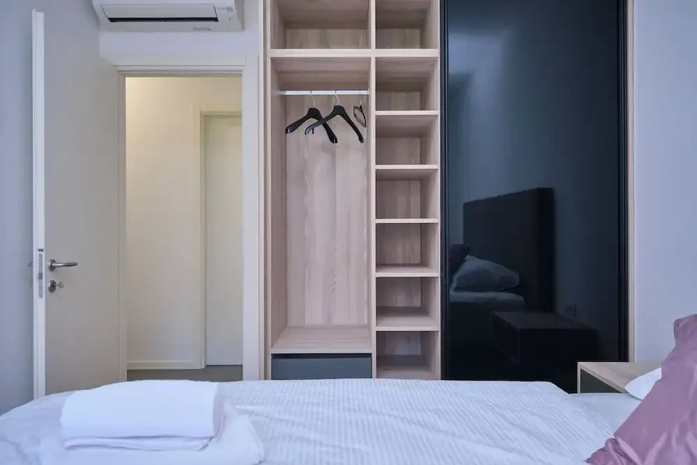 Tropic Night Apartment by Litto