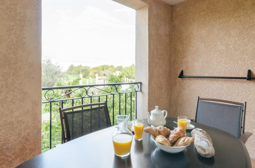 Pierre & Vacances Hotel Du Golf De Pont Royal En Provence