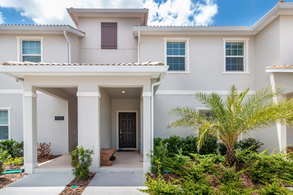 4 Bedrooms 3 Bathrooms Storey Lake 4829 Rc