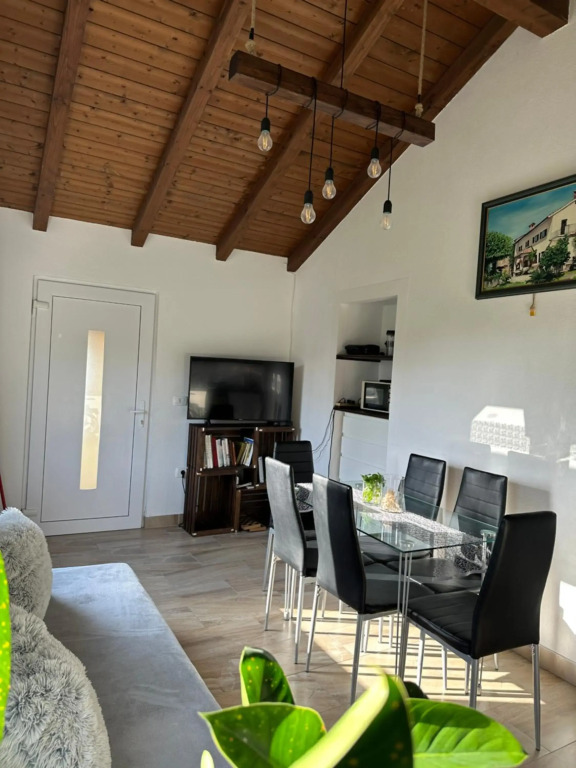 Quiet countryside apartments near the city and the sea