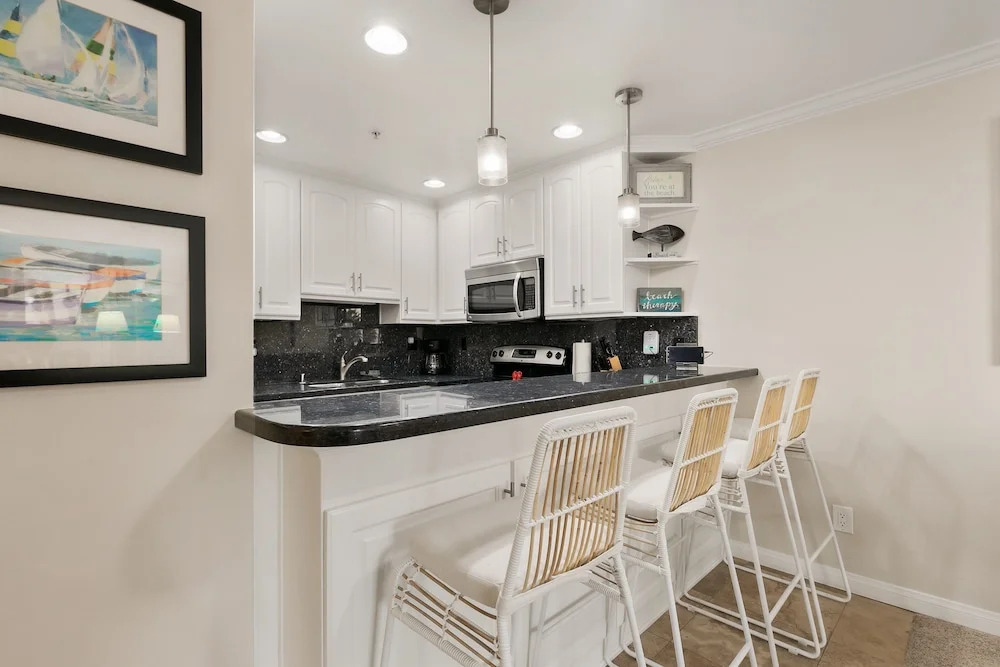 All-suite Pierside W/ Ocean-view Balconies 2 Bedroom Condo