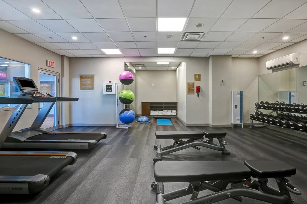 Отель Four Points by Sheraton Toronto Mississauga