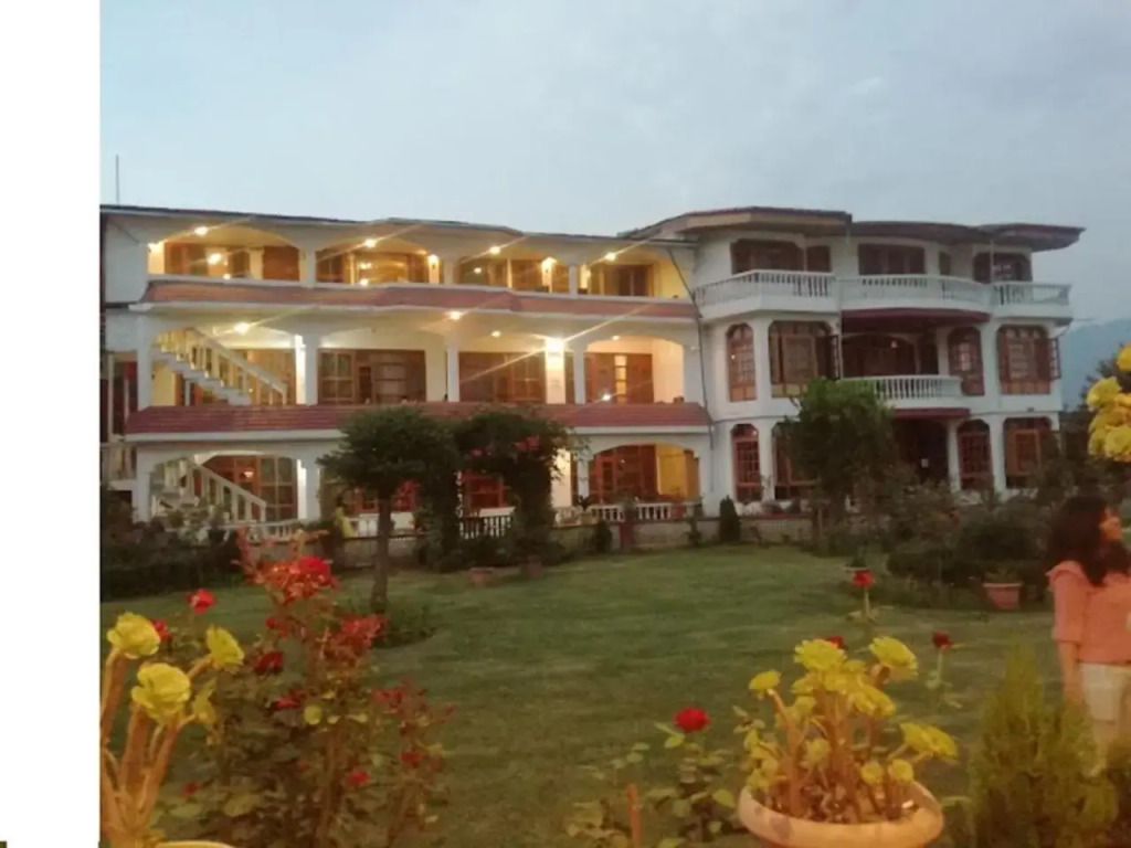 Dandoo Lake Resort