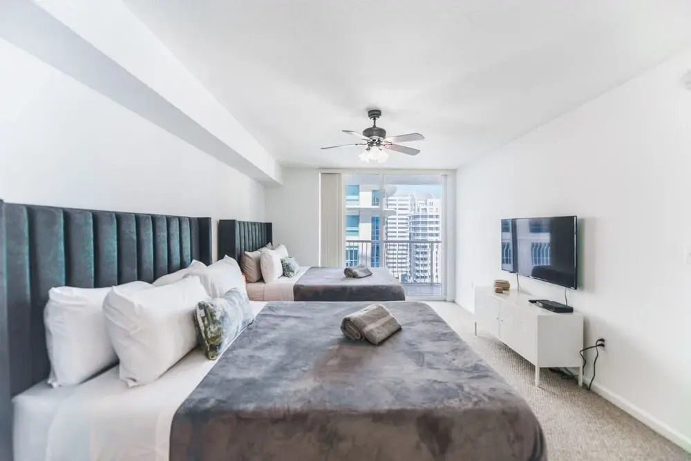 Stunning Apartment W pool & Gym- Parking