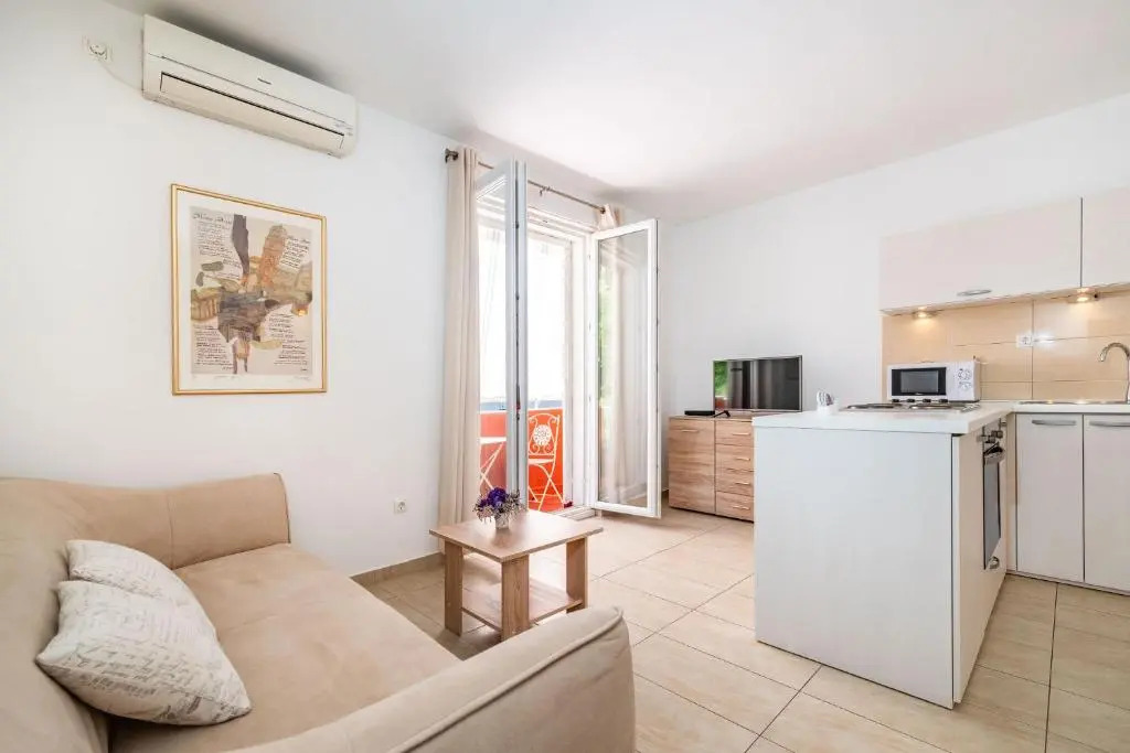 Near old town apartment with free parking and air condition in each room