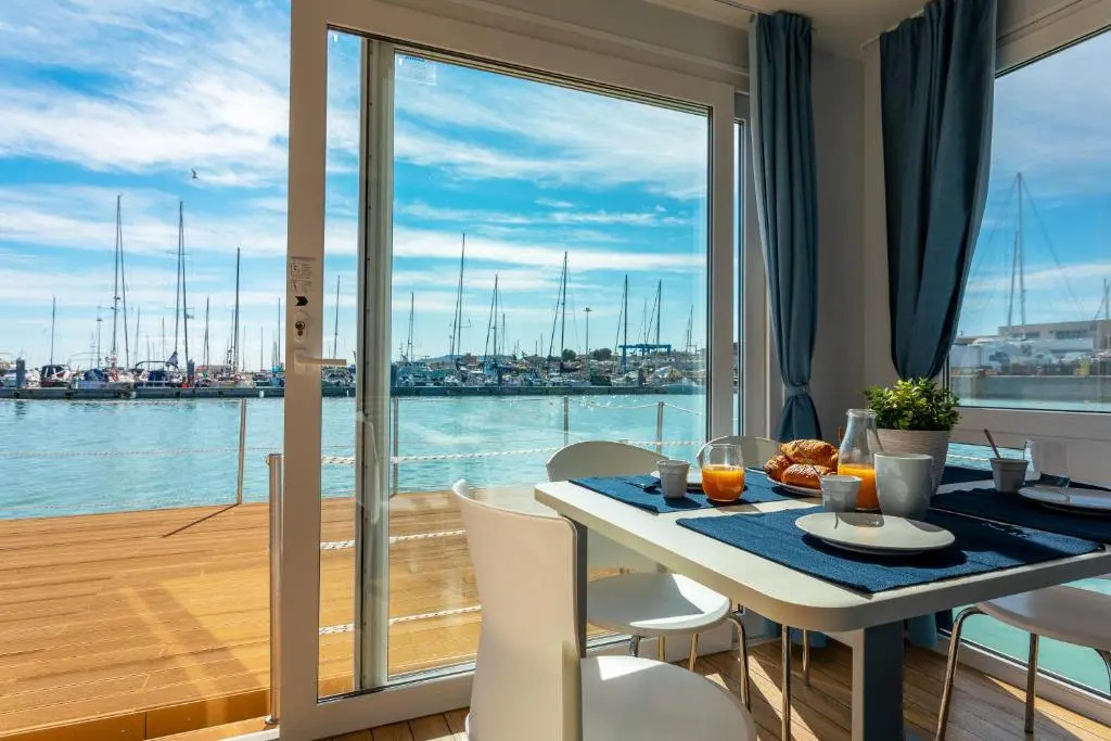 AQUA RESORT GIULIANOVA - Houseboat Experience