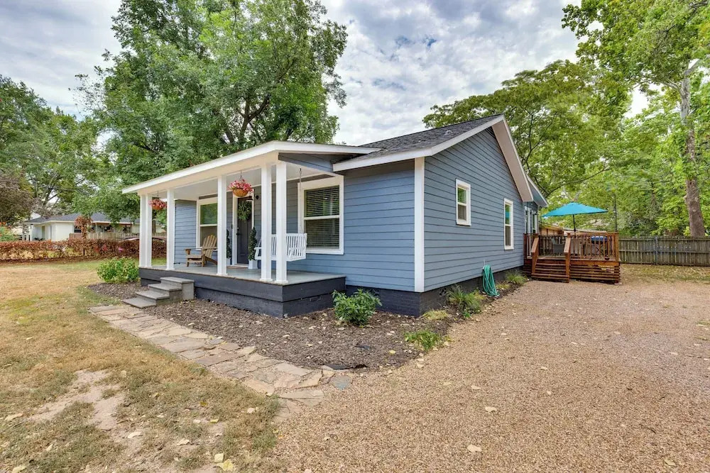 Lindale Vacation Rental w/ Deck & Grill!